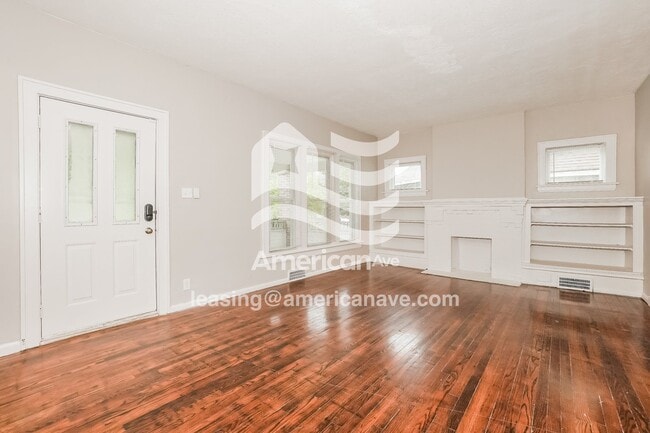 Photo - 128 Hollinger Ave