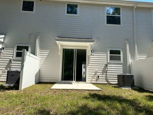 Photo - Beautiful Townhome  3 Bedroom 2.5 Bathroom