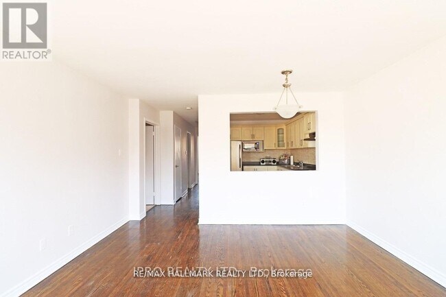 Photo - 1237E Woodbine Ave