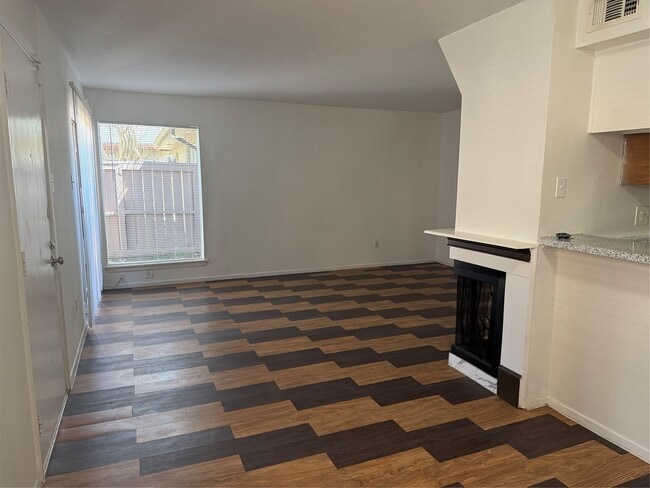 Building Photo - 8050 Sands Point Dr Unit B