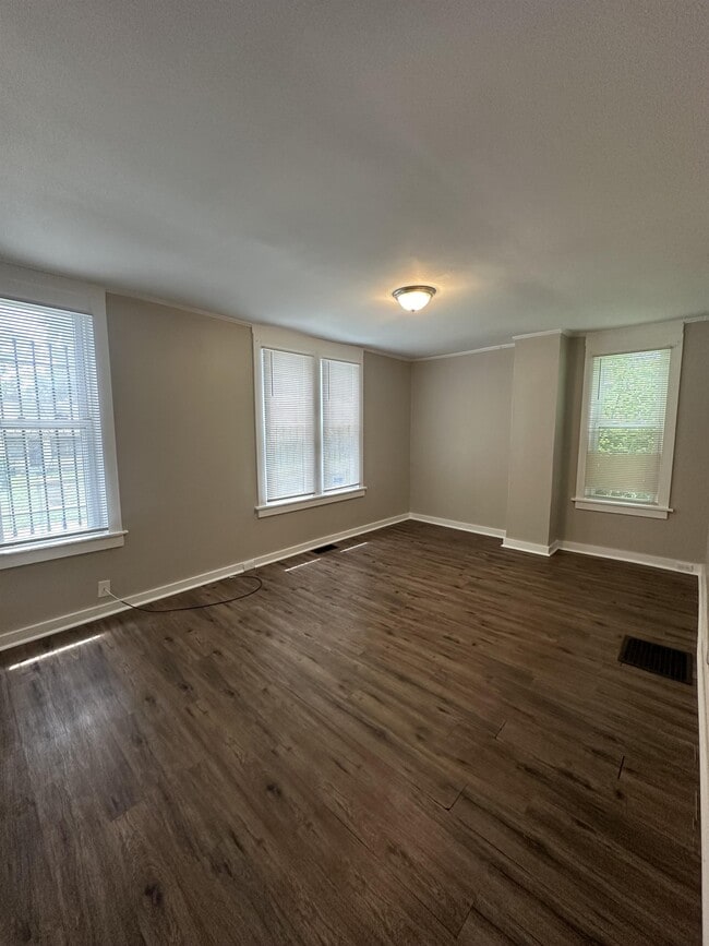 Photo - 3828 E 11th St