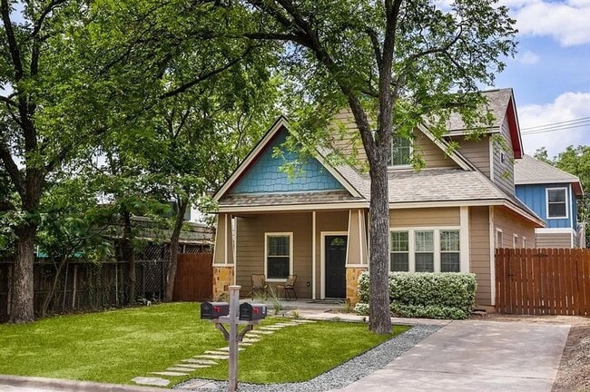 Building Photo - Hyde Park Home