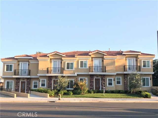 Building Photo - 708 W Duarte Rd Rental