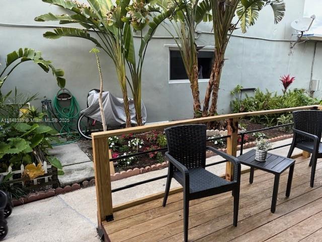 Photo - 2452 Taylor St