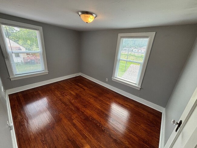 1060 Sugar Grove Rd SE