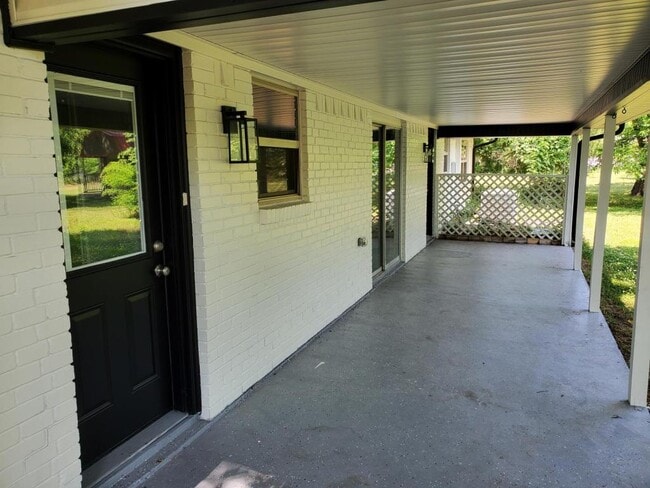 Photo - 607 E 15th St