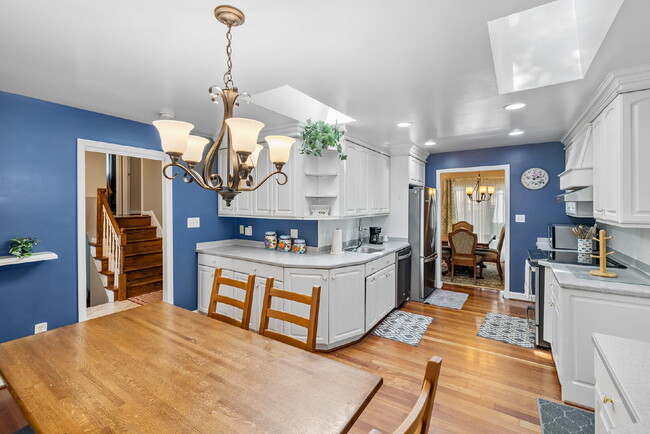 Gorgeous Central Single Family in Heart of... - Gorgeous Central Single Family in Heart of... Apartment