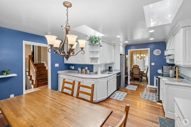 Building Photo - Gorgeous Central Single Family in Heart of... Rental