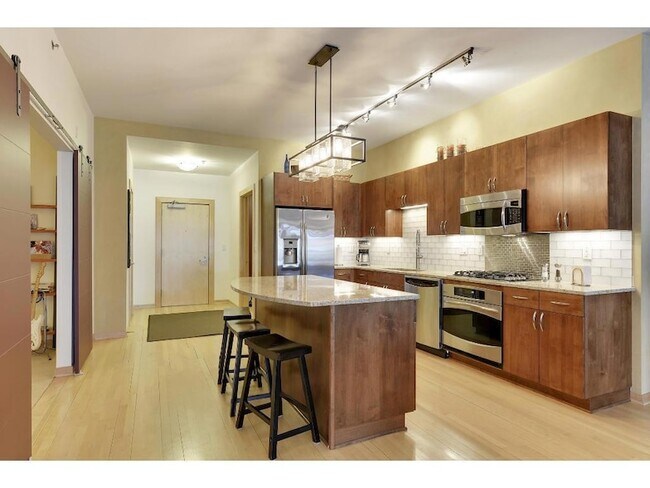 Photo - 401 N 2nd St