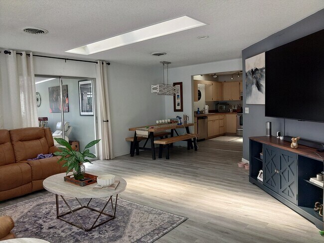 Photo - 755 SW Rustic Cir