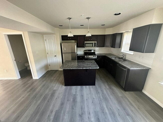 Photo - 123 High Pointe Dr Townhome