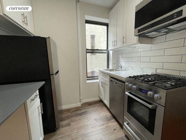 Building Photo - 542 E 82nd St Rental