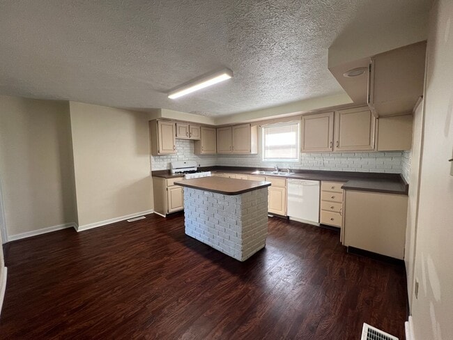 Photo - 30 Hancock St SE