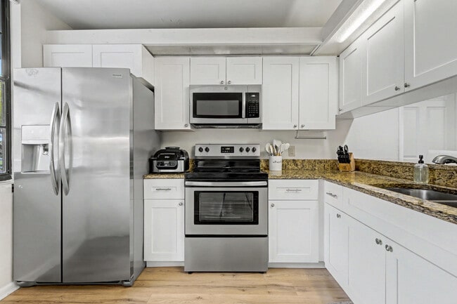 Photo - 1518 Whitehall Dr Unit 204