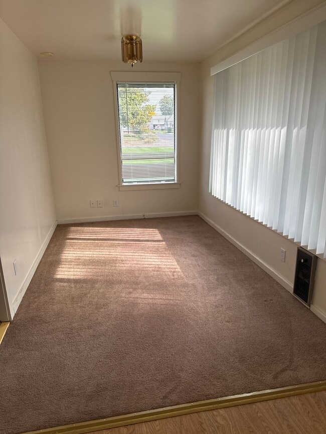 Photo - 225 SE 6th St