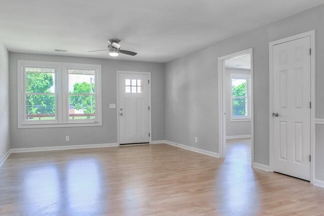 Photo - 212 Broadmoor Dr