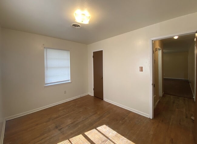 Photo - 2116 Circle Dr