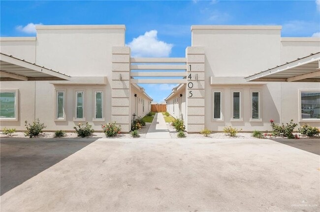 Building Photo - 1405 San Vicente Unit 3