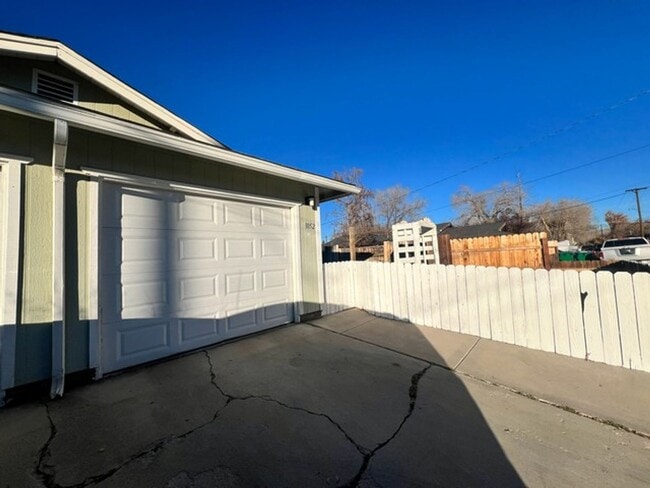 Building Photo - <b> Two Bedroom Duplex by Sparks High School<br><br>