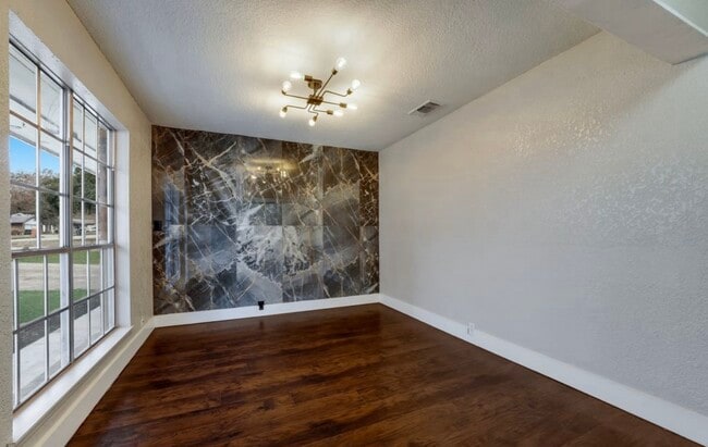 Photo - 5723 Bogart Dr