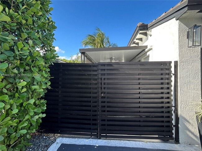 Photo - 135 E 37th St Unidad 1