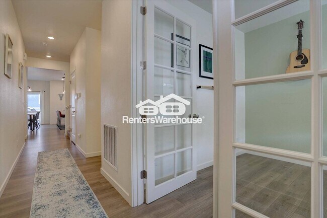 Photo - 2042 Rosette Ln