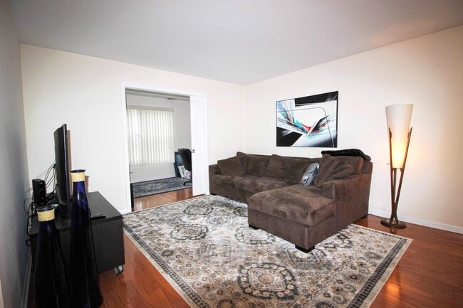 Photo - 249 Lynn Dr