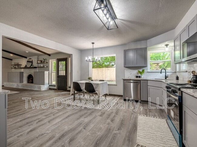 Photo - 1908 E Willow Creek Terrace