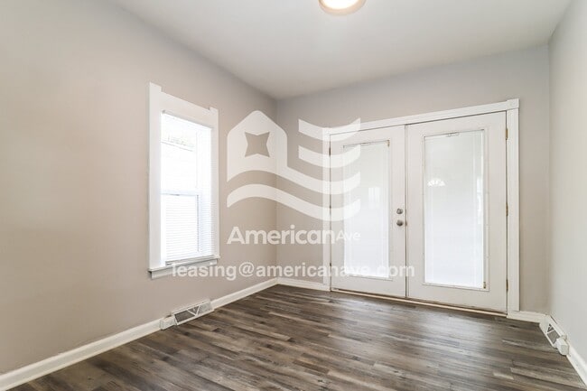 Photo - 617 Toronto Ave