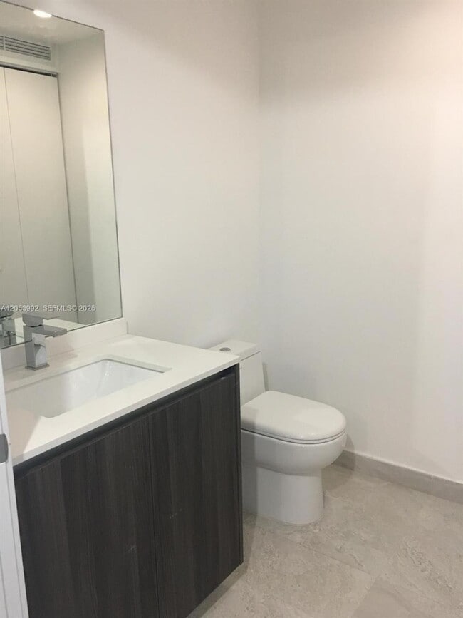 Photo - 488 NE 18th St Unidad 809