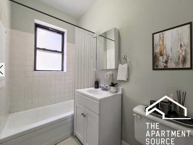 Photo - 3720.5 N Pine Grove Ave Unit 3