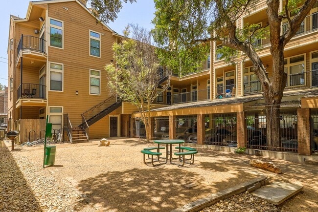 Photo - K624 - Wedgewood # 301 Unit 301