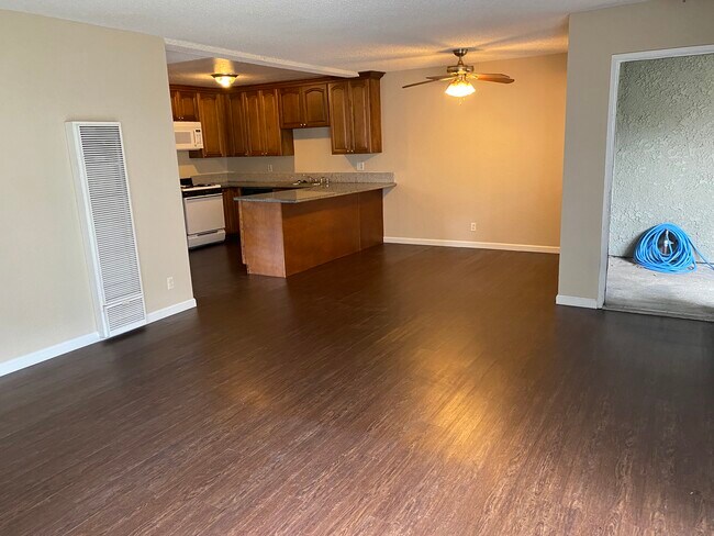 Dining Room - 324 Victoria St Unit A102