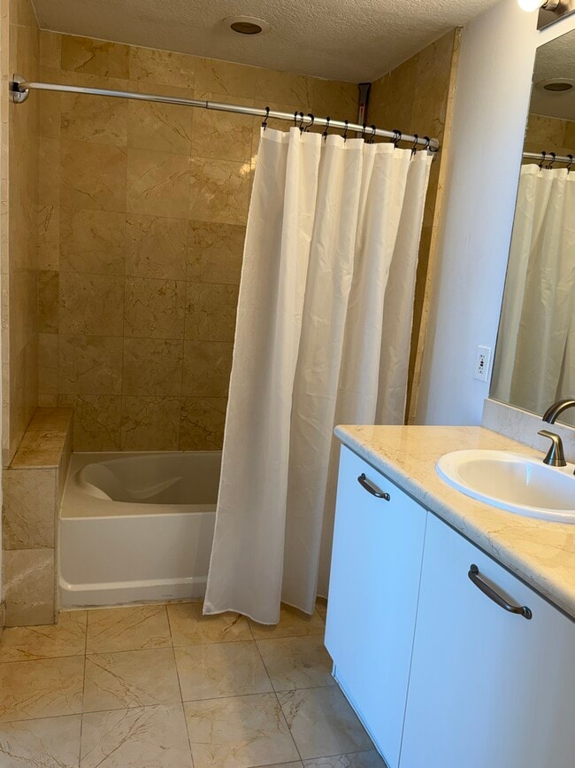 6515 Collins Ave Unit 1605