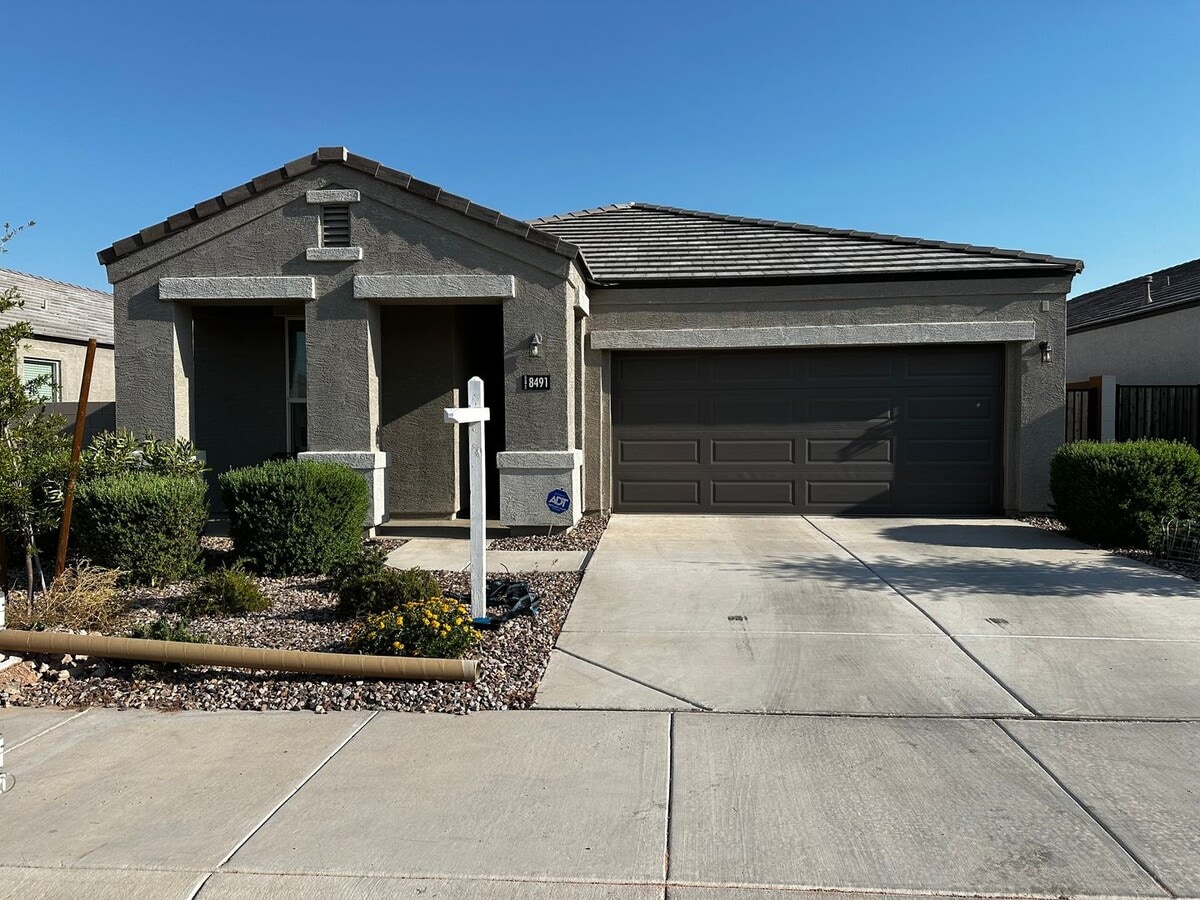 Beautiful Newer 4 Bedroom 3 Bathroom Anthem at Merrill Ranch Home! - Beautiful Newer 4 Bedroom 3 Bathroom Anthem at Merrill Ranch Home!