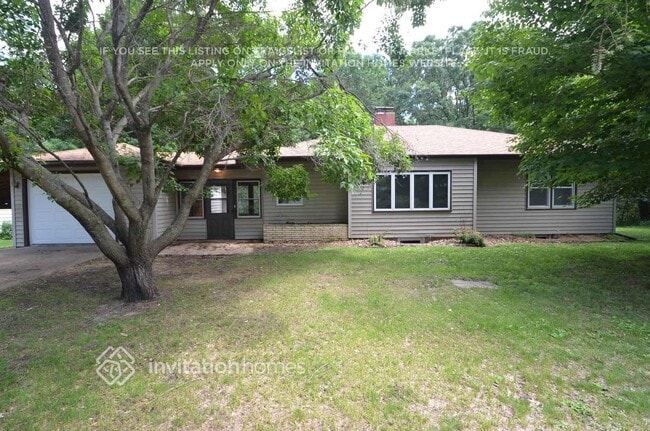 Building Photo - 1440 Harmony Dr
