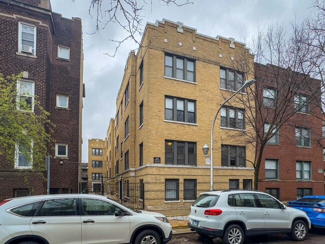 Photo - 816 W Cornelia Ave Unit J05P