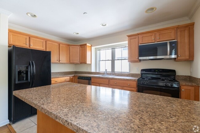 Photo - Summerview Square