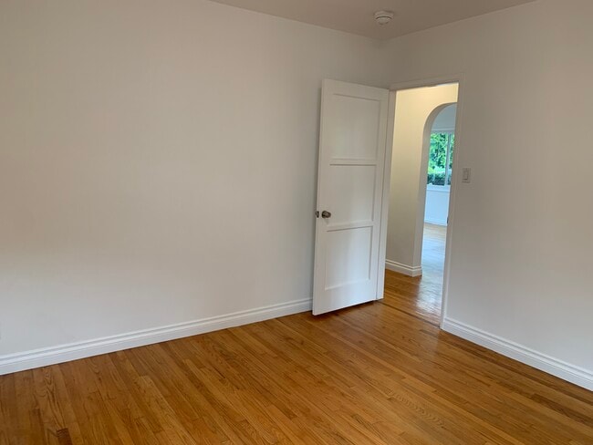 Photo - 3172 Rowena Ave Unidad 1