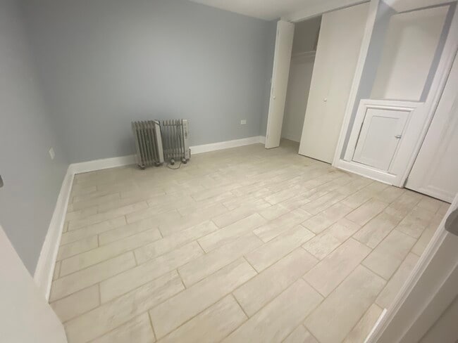 Bedroom - 6079 N Albany Ave Unit Garden level