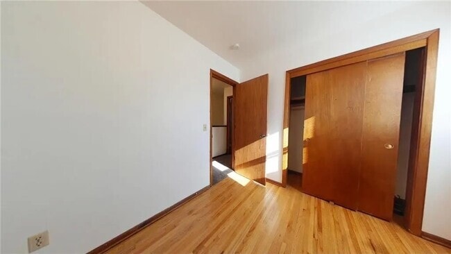 Photo - 3237 Douglas Dr N