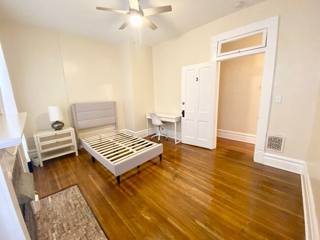 Building Photo - 1372 Neil Ave Unit Room For Rent