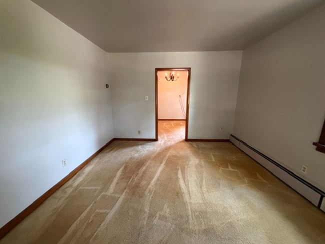 Photo - 433 Allenford St