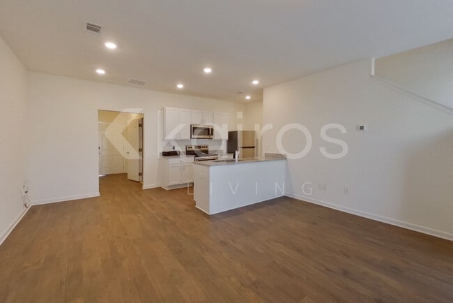 Photo - 226 Long Is Dr