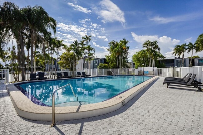 Building Photo - 8764 SW 12th St Unit 107 Rental