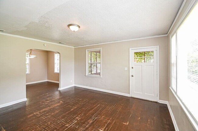 Photo - 5709 Milmar Dr S