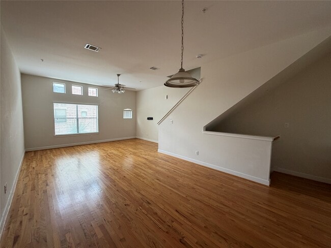 Photo - 8715 Meadowcroft Dr Unit 1204