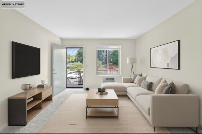 Building Photo - 2601 Hillsboro Pike Unit #O4