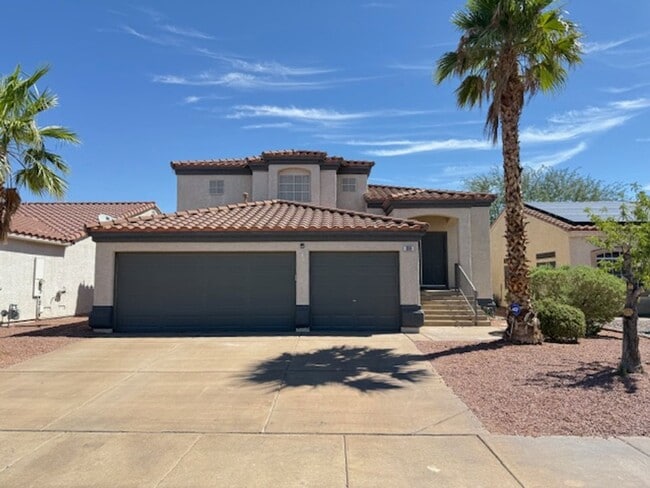 Building Photo - SPACIOUS & ELEGANT LIVING IN THIS GATED HE... Rental