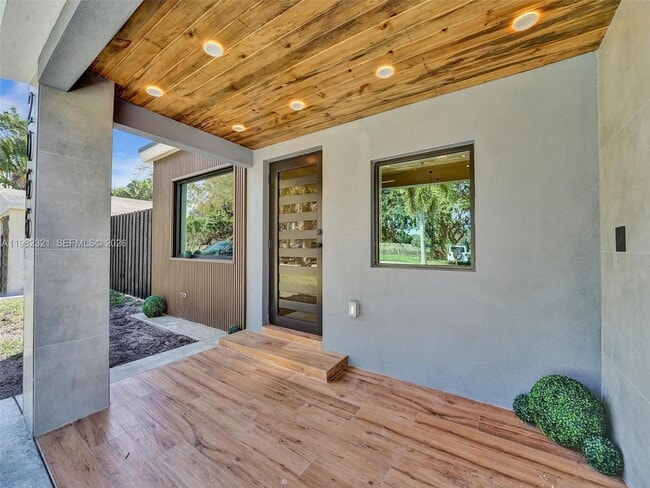 Photo - 2066 NE 174th St